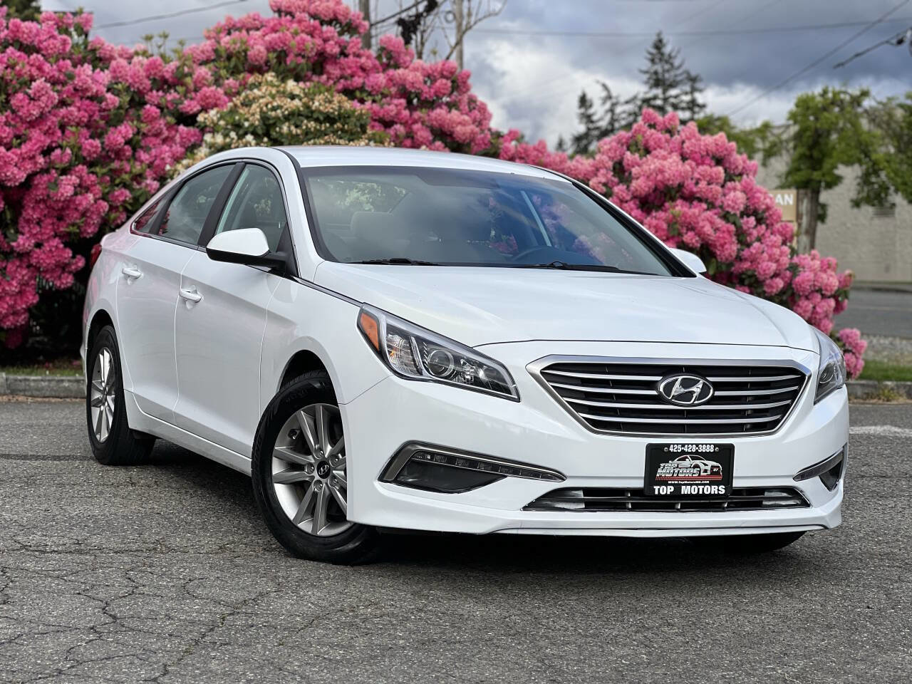Used 2015 Hyundai Sonata SE FWD image 1