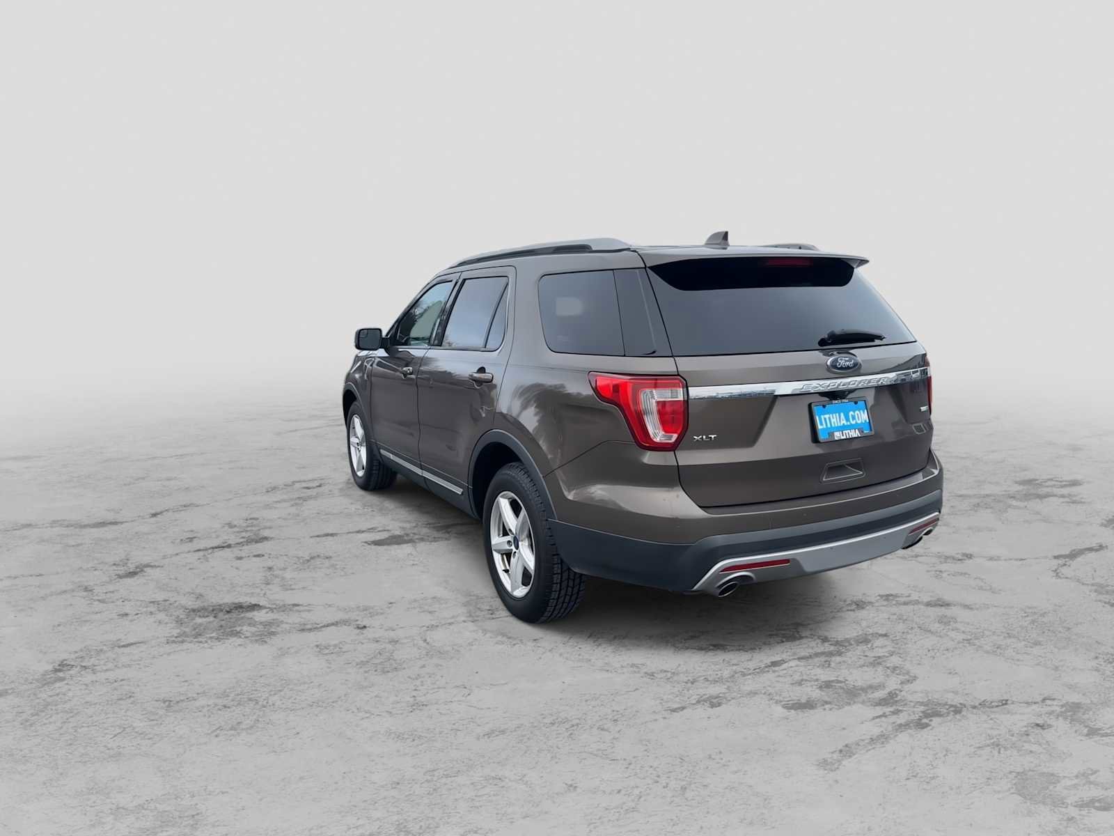 Used 2016 Ford Explorer XLT image 6