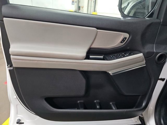 Used 2025 Ford Expedition Active AWD/4WD image 17
