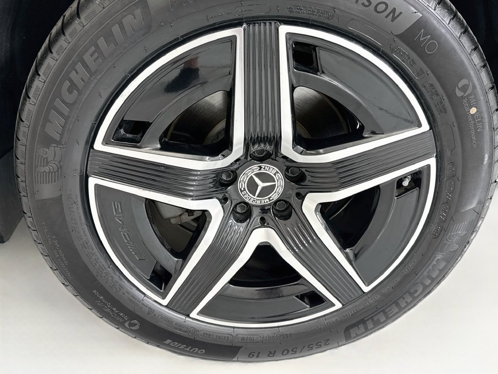 Used 2024 Mercedes-Benz GLC 300 4MATIC image 30
