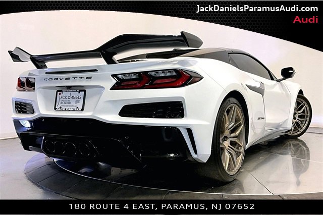 Used 2023 Chevrolet Corvette Z06 w/ Z07 Performance Package image 2