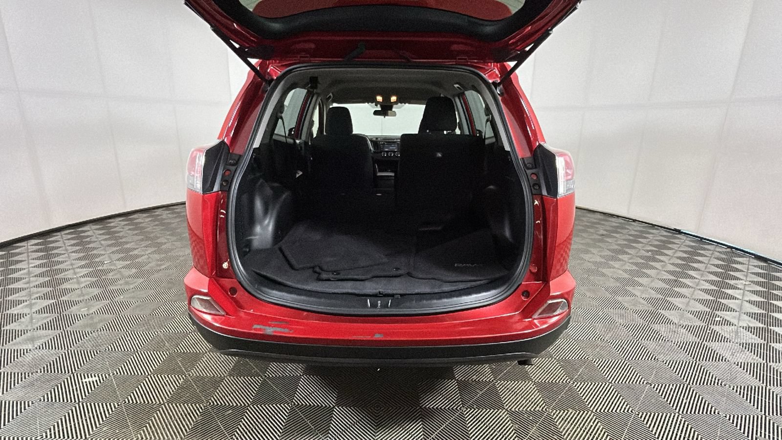 Used 2017 Toyota RAV4 LE AWD/4WD image 26