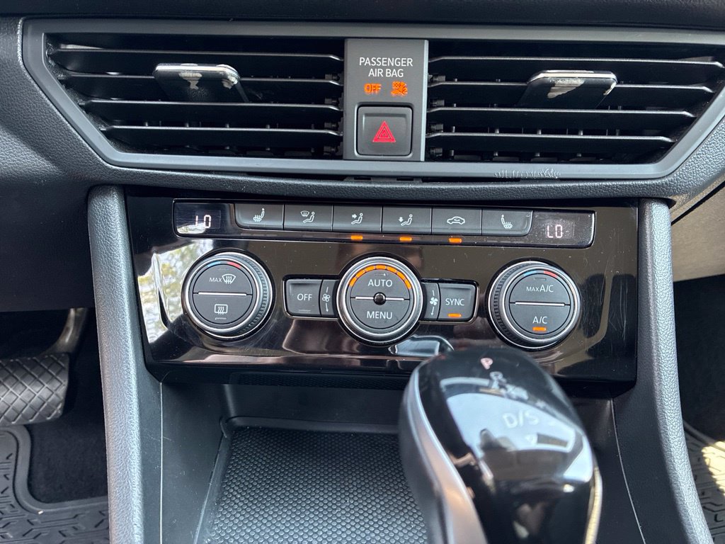Used 2024 Volkswagen Jetta SE FWD image 18