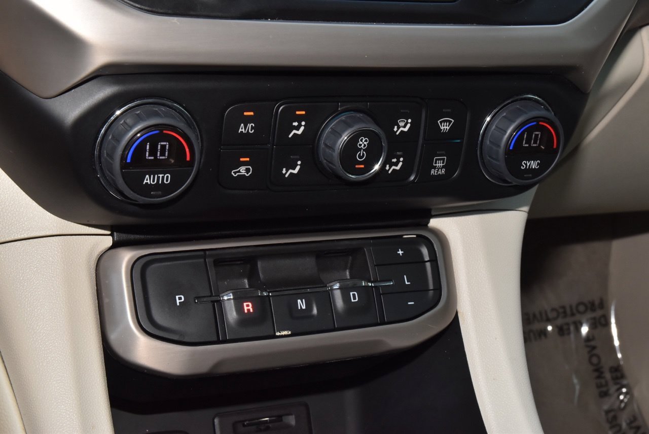 Used 2023 GMC Acadia Denali w/ Denali Ultimate Package FWD image 30