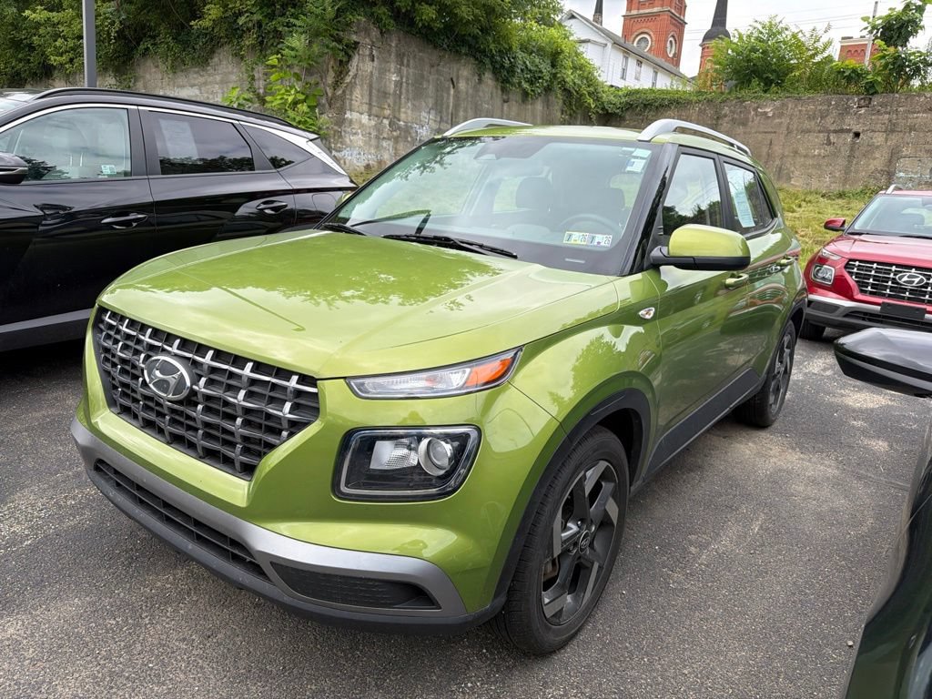 Certified 2024 Hyundai Venue SEL FWD image 3
