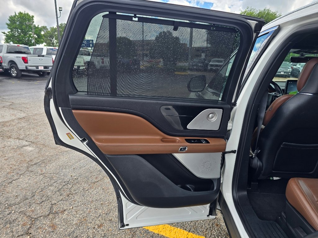 Used 2020 Lincoln Aviator Reserve w/ Equipment Group 202A AWD/4WD image 17