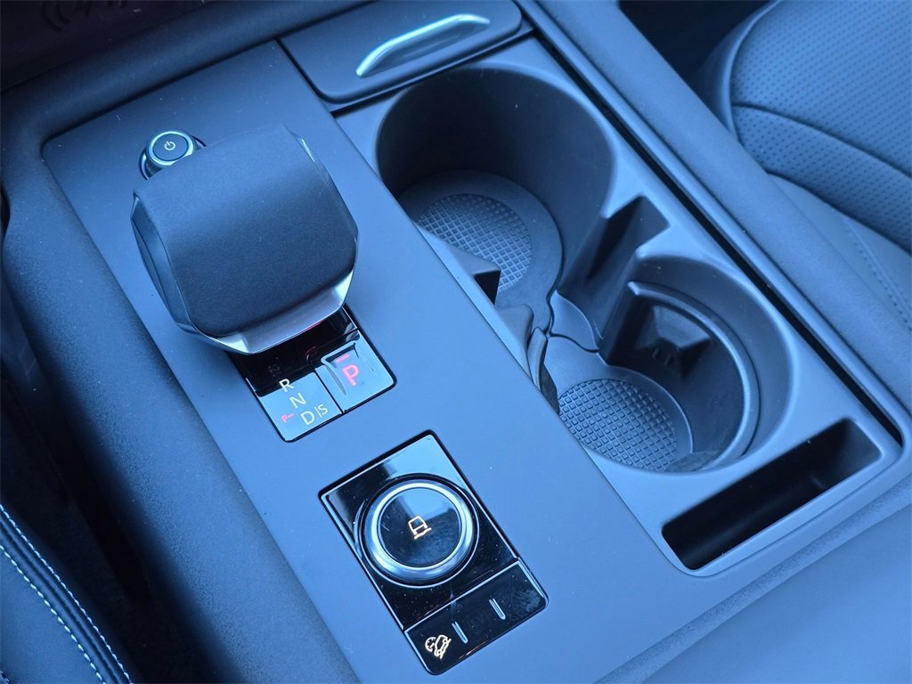 New 2025 Land Rover Discovery Metropolitan Edition image 14