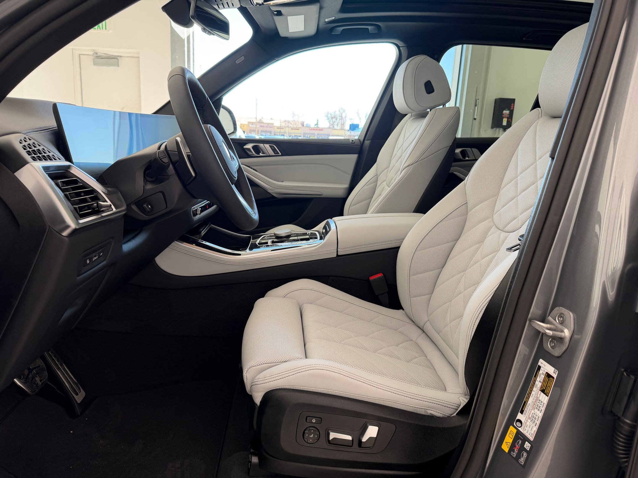 New 2026 BMW X5 xDrive50e w/ M Sport Package image 5