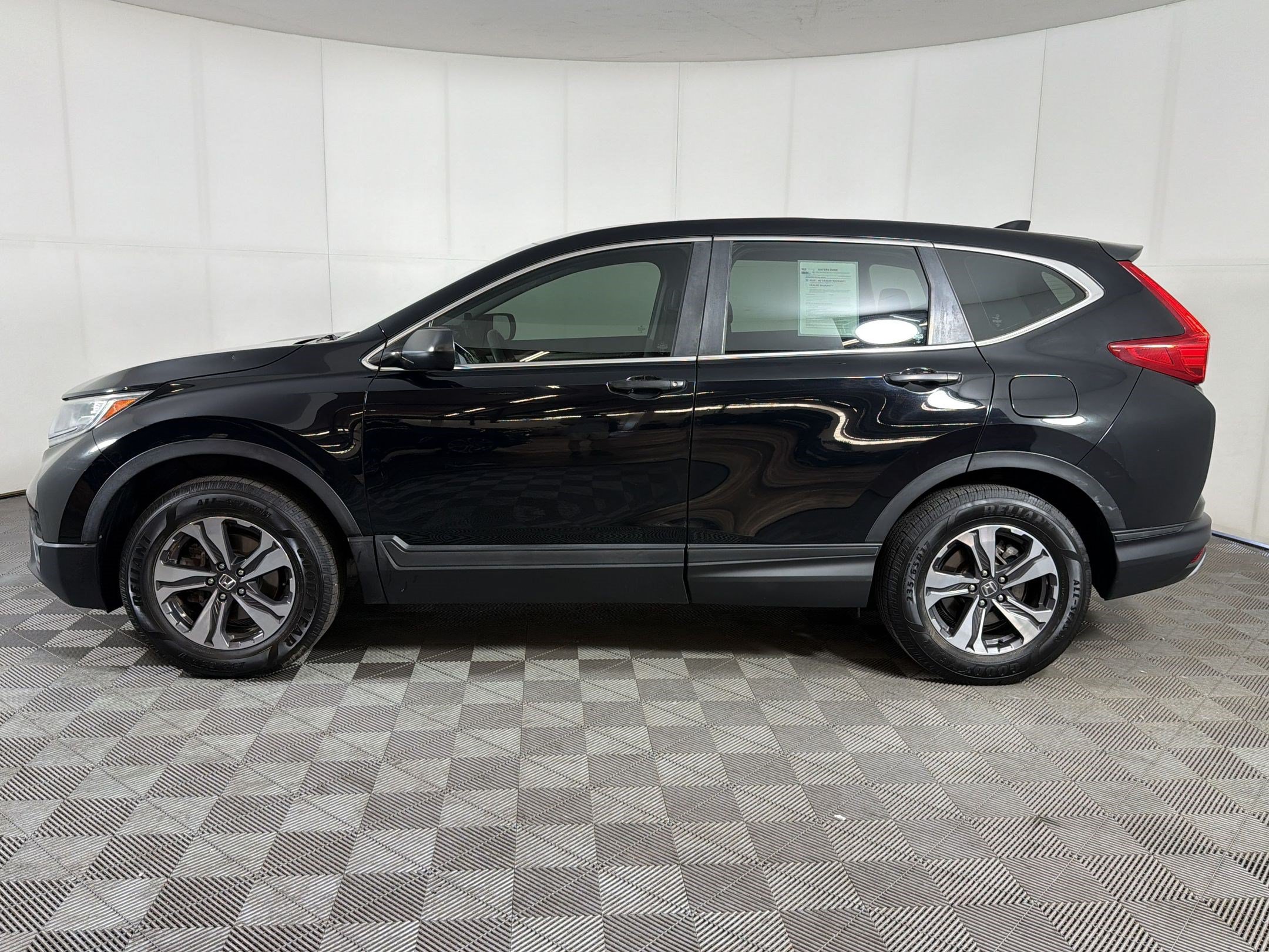 Used 2017 Honda CR-V LX image 2
