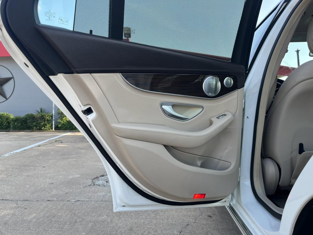 Used 2015 Mercedes-Benz C 300 4MATIC Sedan image 29