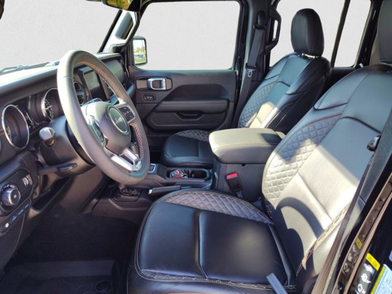 Used 2023 Jeep Wrangler Unlimited Sahara AWD/4WD image 11