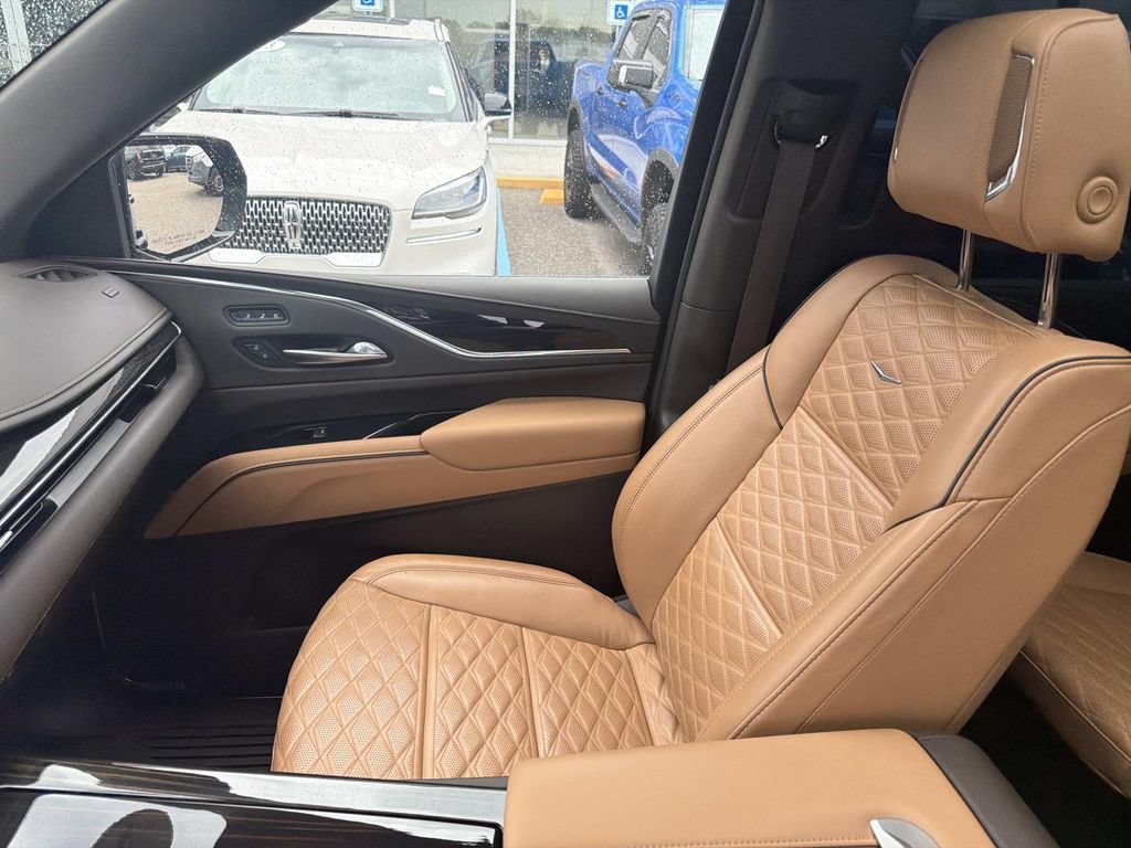 Used 2023 Cadillac Escalade Premium Luxury w/ LPO, Floor Liner Package AWD/4WD image 16