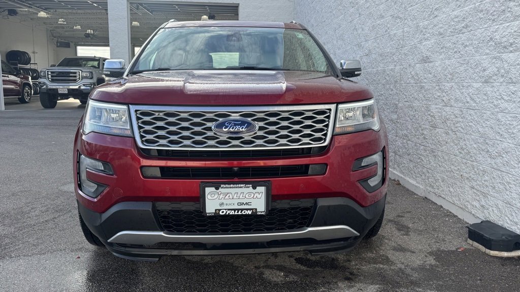 Used 2017 Ford Explorer Platinum image 2