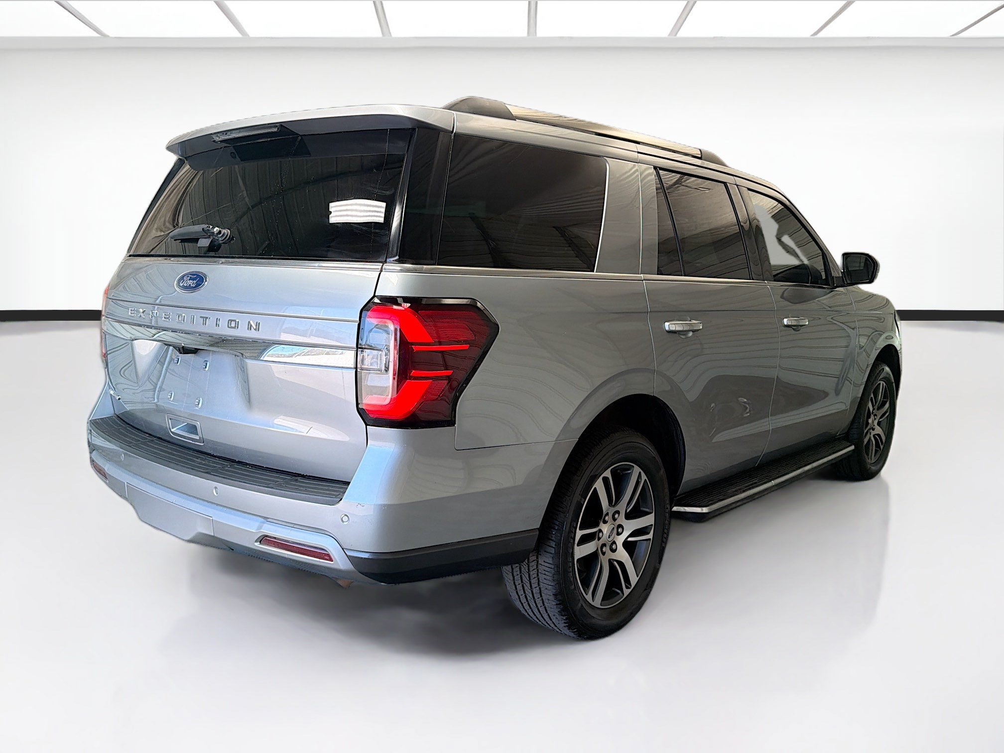 Used 2023 Ford Expedition Limited AWD/4WD image 4