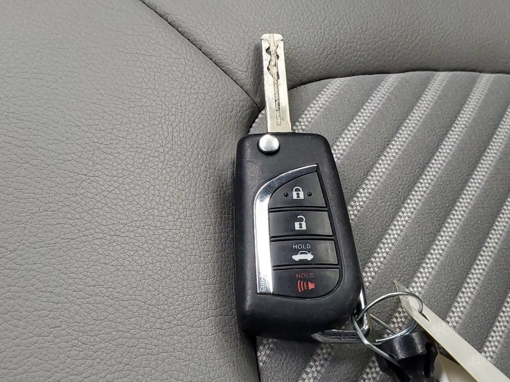 Used 2018 Toyota Camry SE FWD image 26