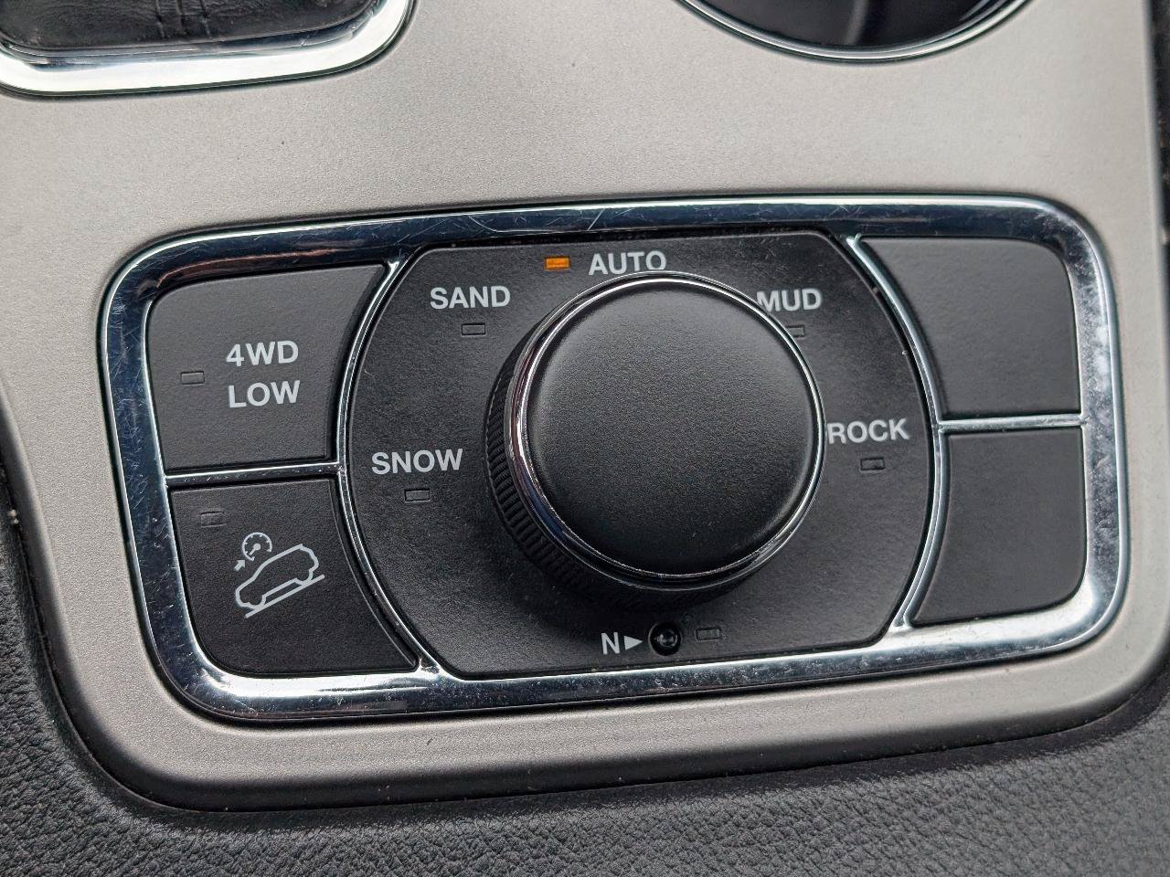 Used 2020 Jeep Grand Cherokee Limited AWD/4WD image 23