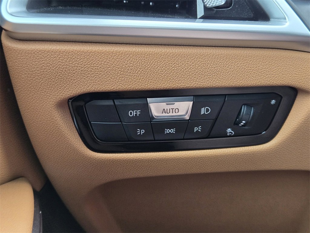 Certified 2025 BMW 330i xDrive Sedan w/ M Sport Package image 25