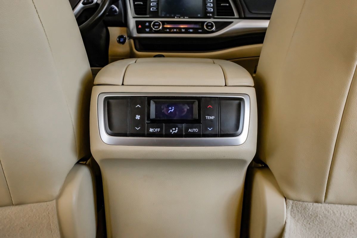 Used 2018 Toyota Highlander XLE FWD image 35