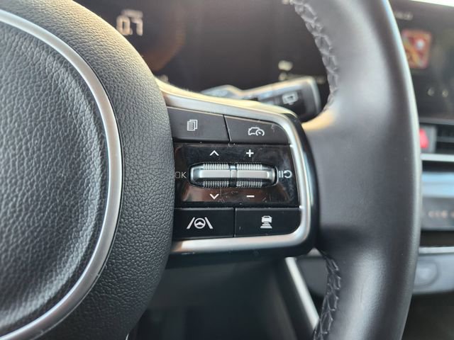 Used 2025 Kia Carnival image 29