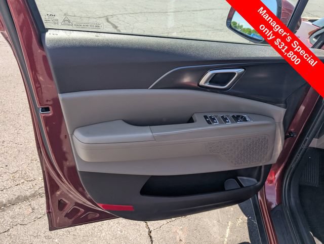 Used 2025 Kia Carnival FWD image 12