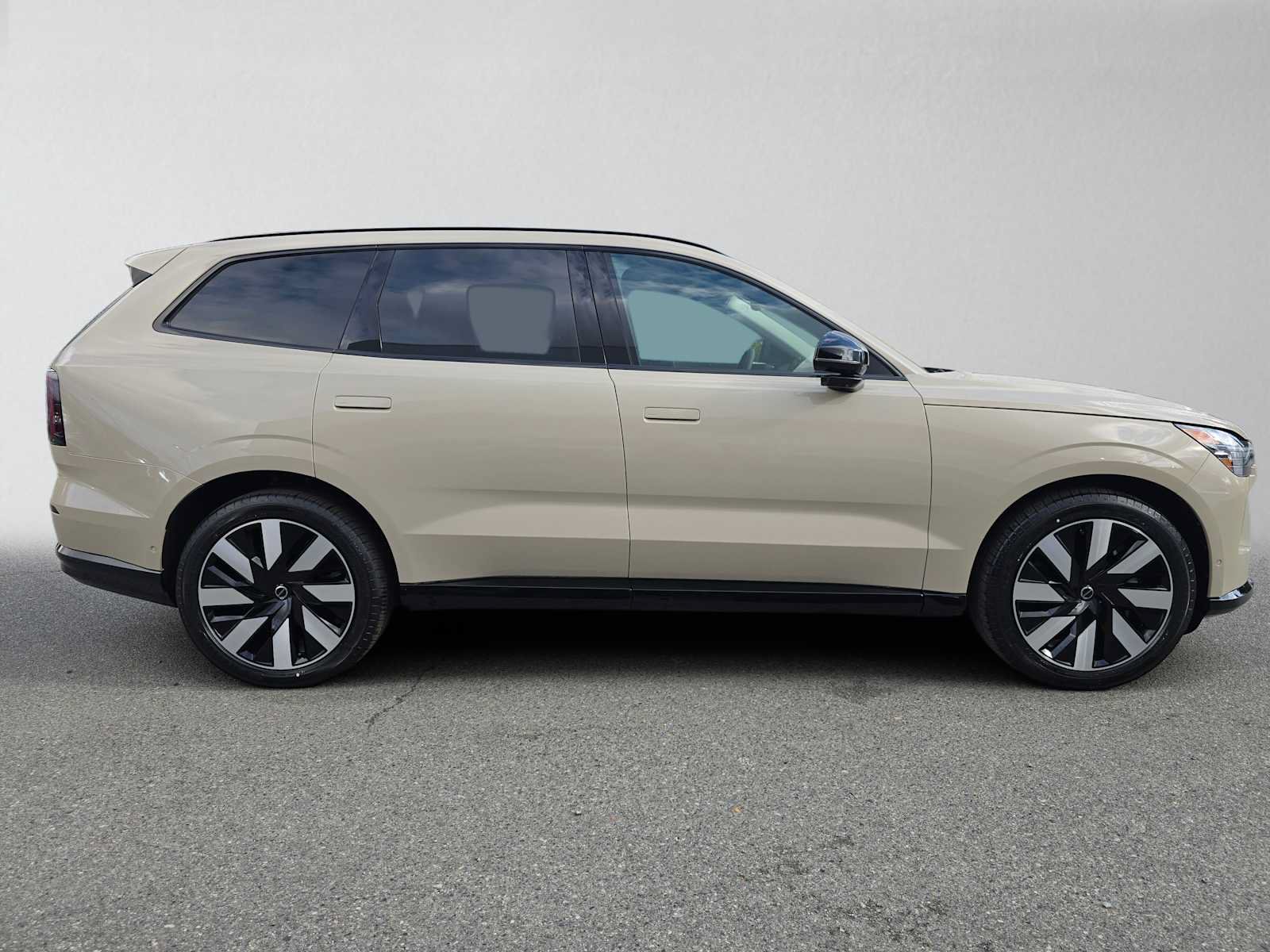New 2026 Volvo EX90 Ultra AWD/4WD image 2