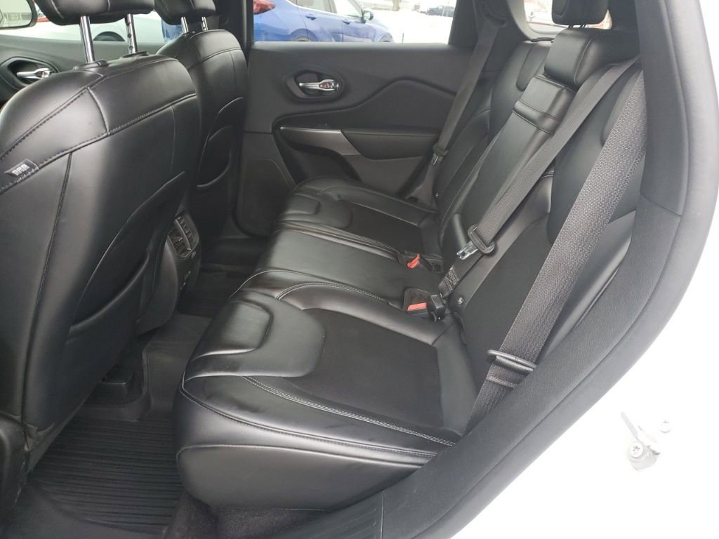 Used 2019 Jeep Cherokee Latitude Plus image 23