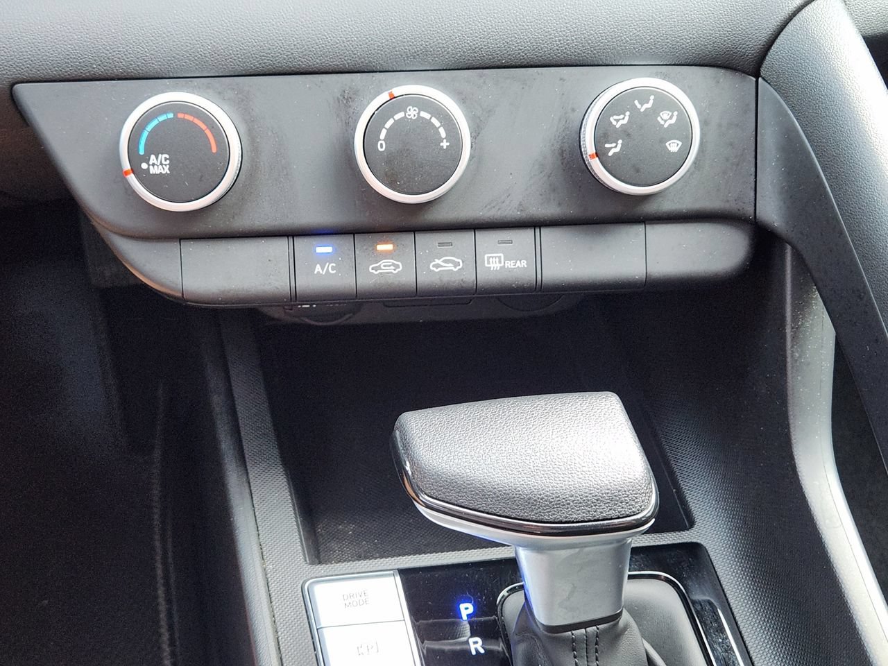 Used 2025 Hyundai Elantra SE w/ Cargo Package FWD image 16