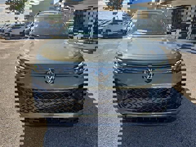 New 2026 Volkswagen Tiguan SE R-Line FWD image 2