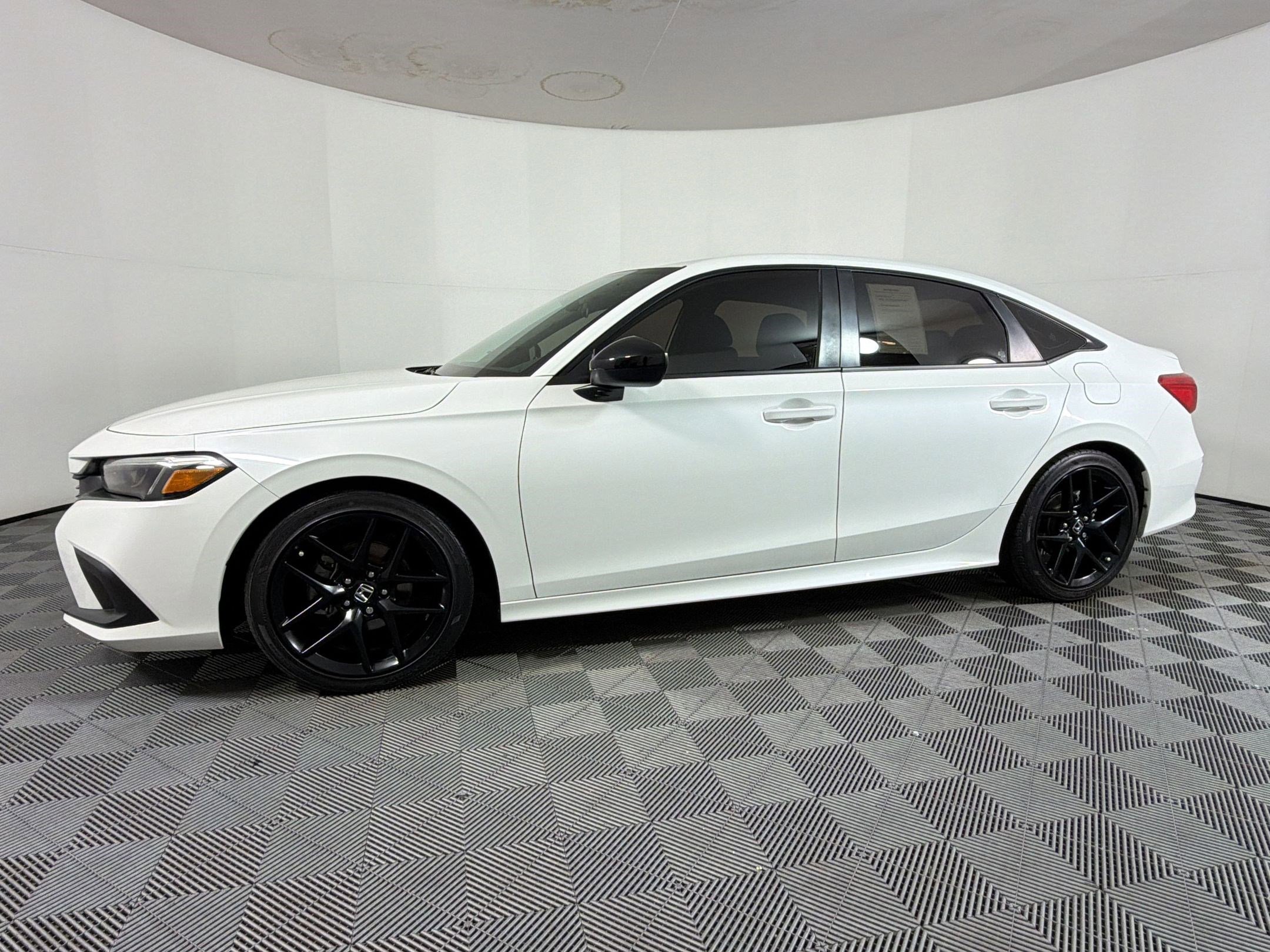 Used 2023 Honda Civic Sport image 16