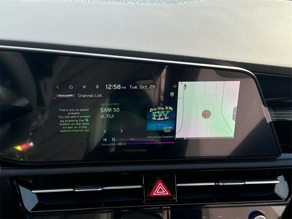 Certified 2025 Kia Niro EX image 28