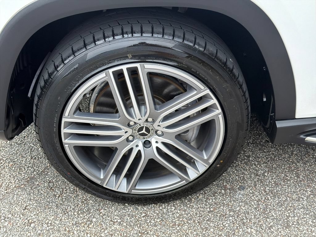 Used 2022 Mercedes-Benz GLS 450 4MATIC image 11