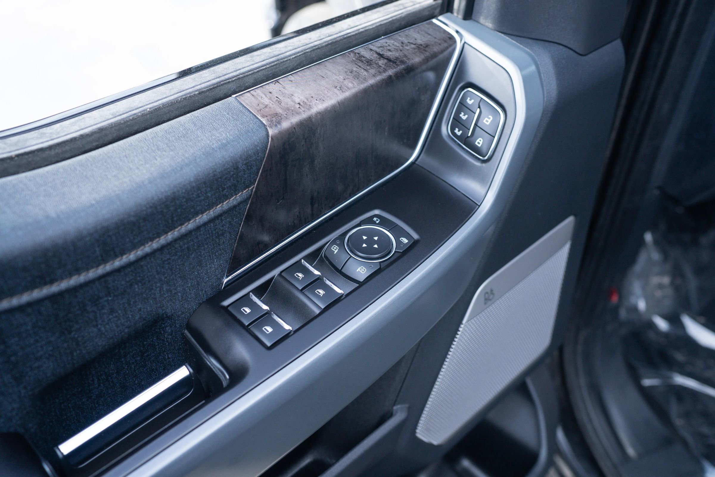 Used 2022 Ford F150 Lightning Lariat image 26