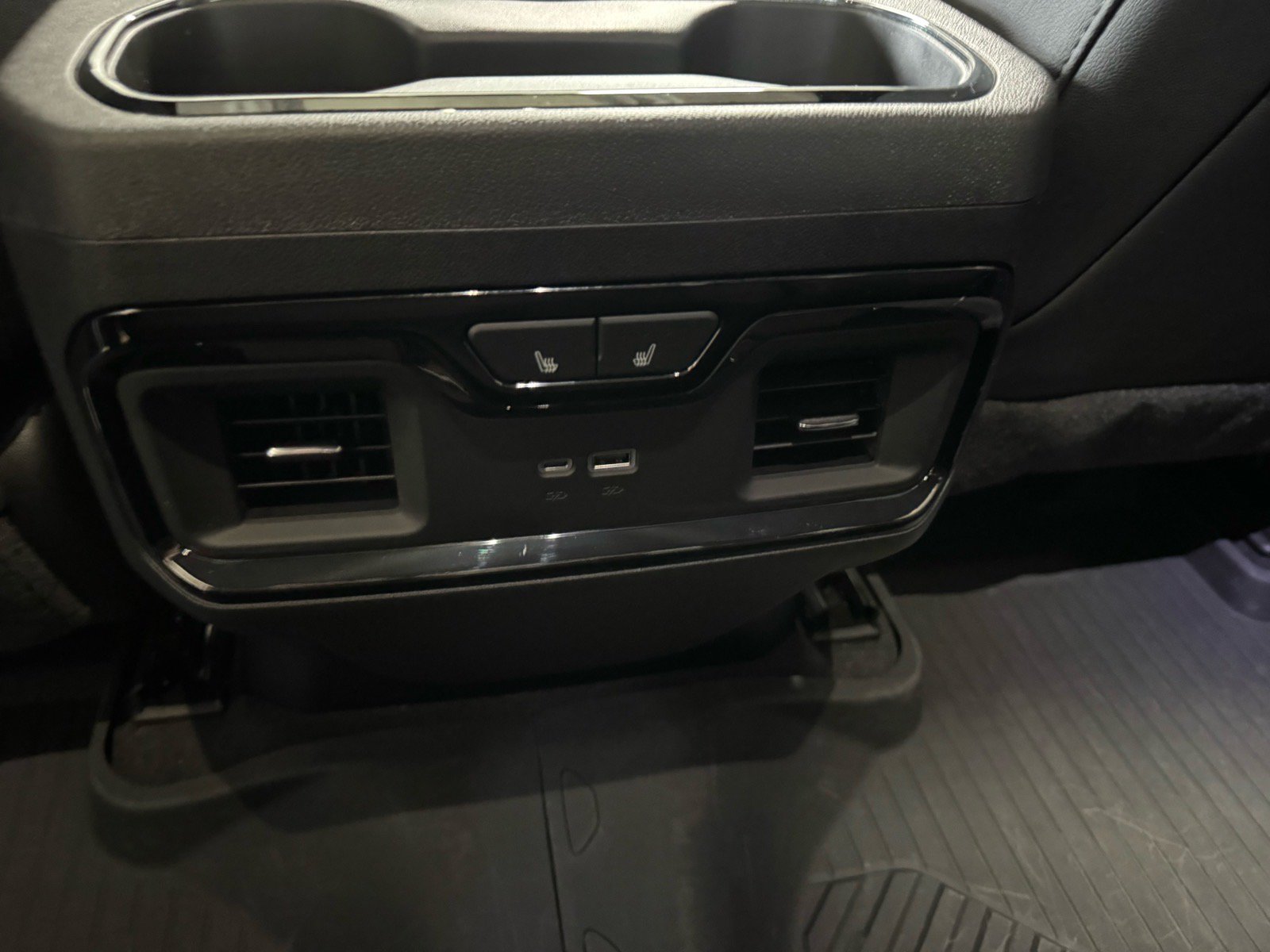 Used 2026 GMC Sierra 1500 AT4 w/ AT4 Premium Package AWD/4WD image 14