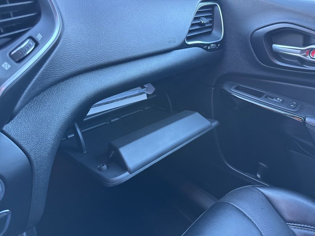 Used 2023 Jeep Cherokee Altitude Lux AWD/4WD image 41