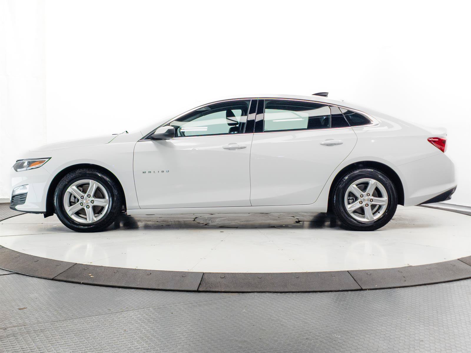 Used 2023 Chevrolet Malibu LS w/ Driver Confidence Package FWD image 6