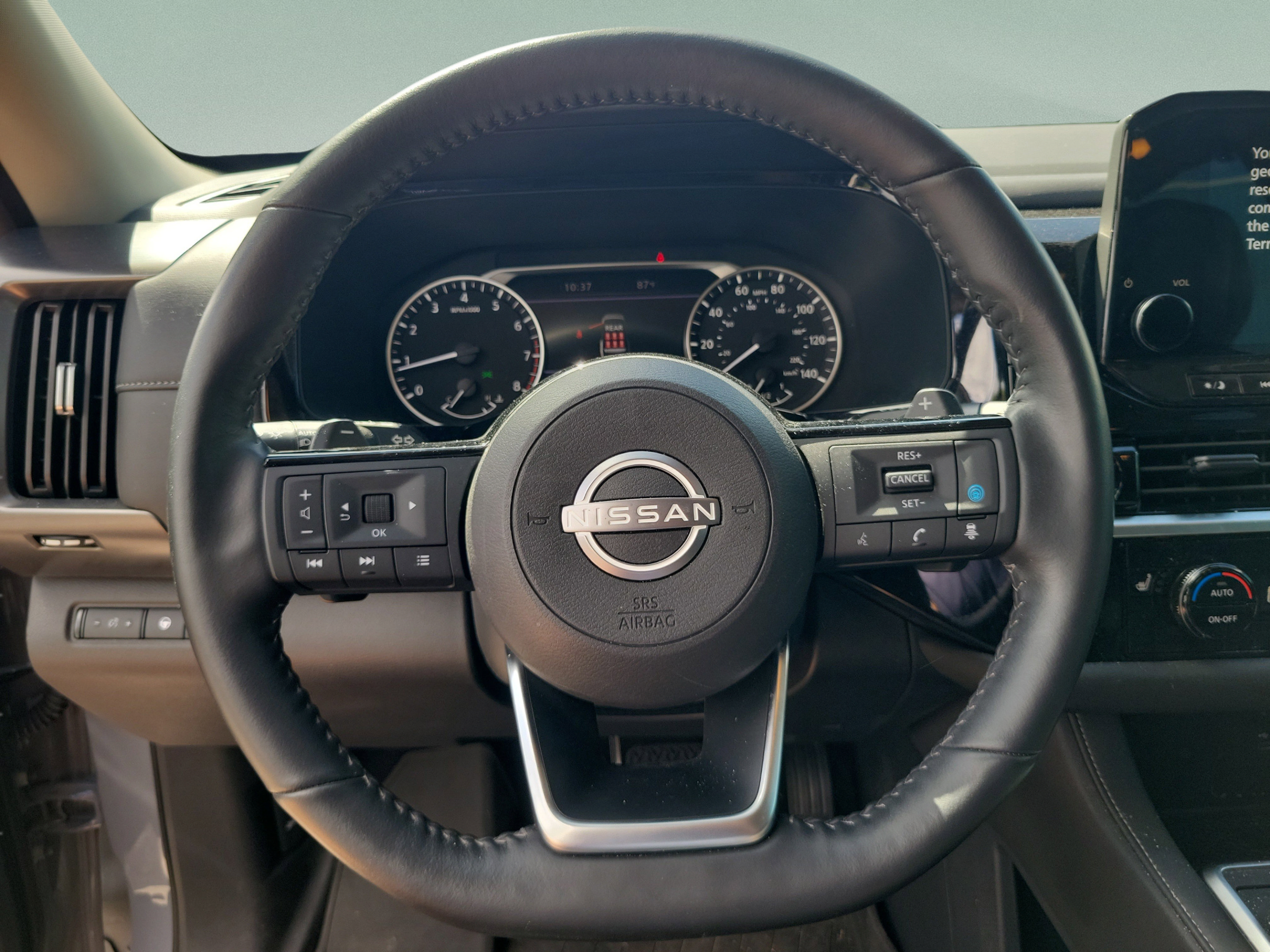 Used 2024 Nissan Pathfinder SL w/ Black Appearance Package FWD image 9