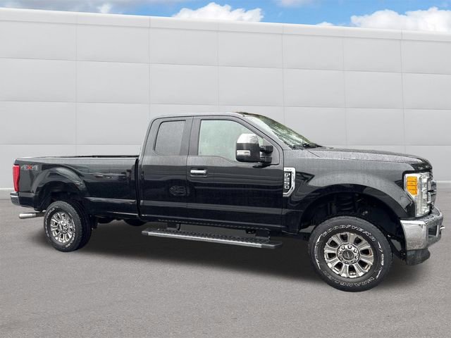 Used 2017 Ford F250 XLT w/ XLT Premium Package image 8