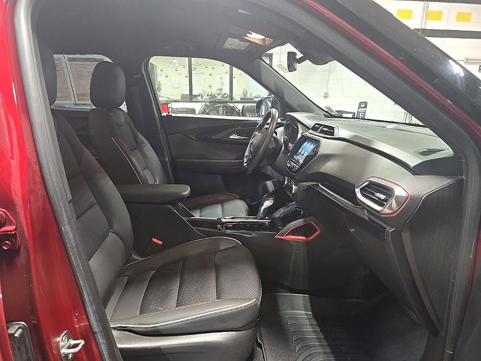 Used 2022 Chevrolet TrailBlazer RS w/ Technology Package image 35