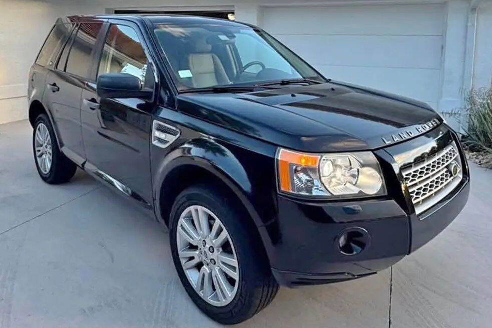 Used 2010 Land Rover LR2 HSE image 5