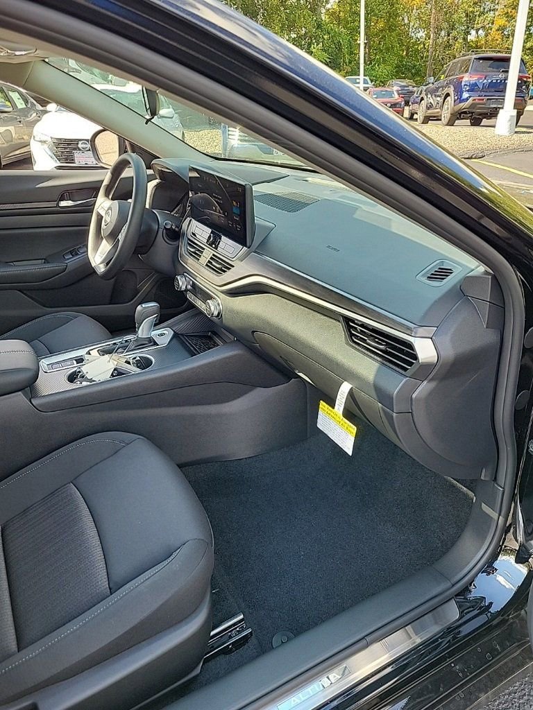 Used 2025 Nissan Altima 2.5 SV w/ SV Special Edition Package AWD/4WD image 28