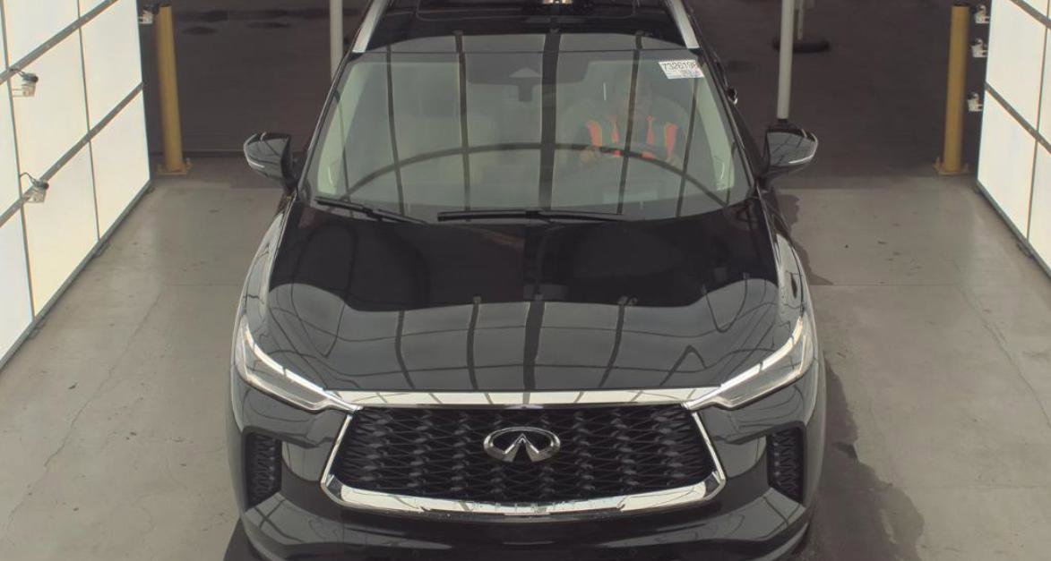 Certified 2023 INFINITI QX60 Luxe w/ Vision Package image 2