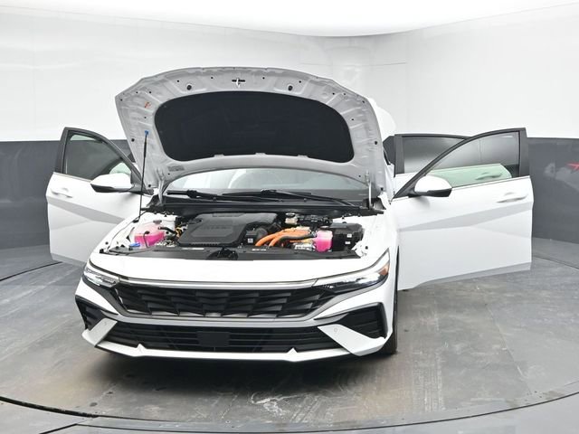 Used 2024 Hyundai Elantra Limited image 39