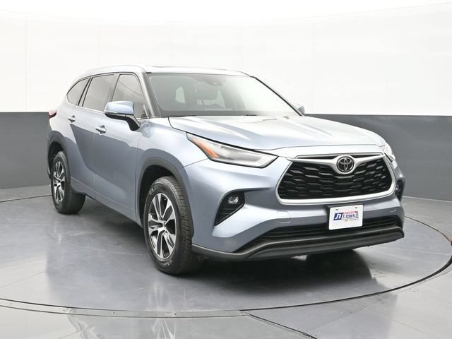 Used 2021 Toyota Highlander XLE FWD image 19