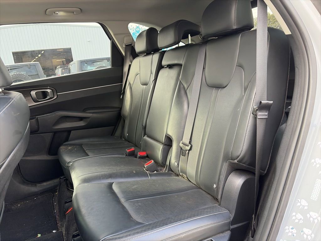 Used 2025 Kia Sorento S w/ Panoramic Sunroof Package image 11