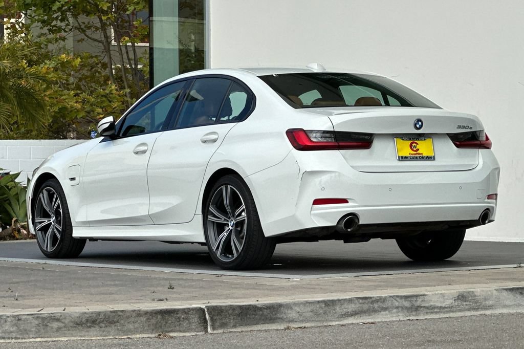 Used 2023 BMW 330e w/ Premium Package RWD image 5