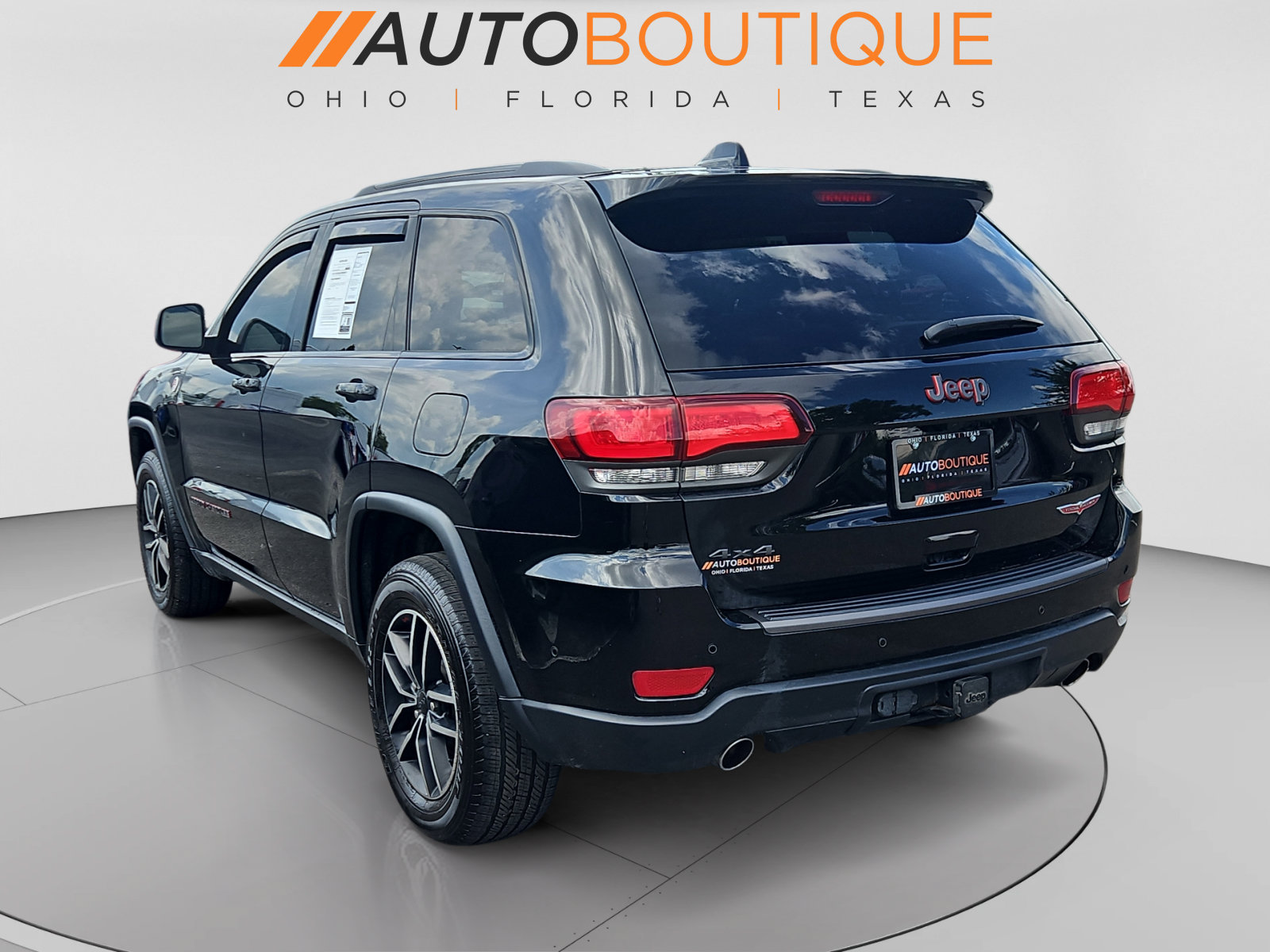 Used 2019 Jeep Grand Cherokee Trailhawk AWD/4WD image 3
