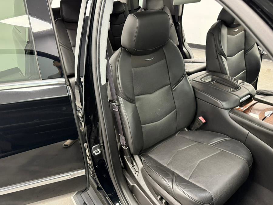Used 2015 Cadillac Escalade Premium image 37