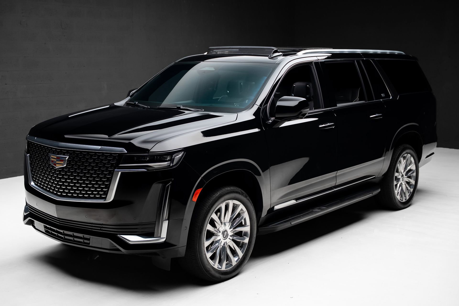 Used 2024 Cadillac Escalade ESV Premium Luxury RWD image 5