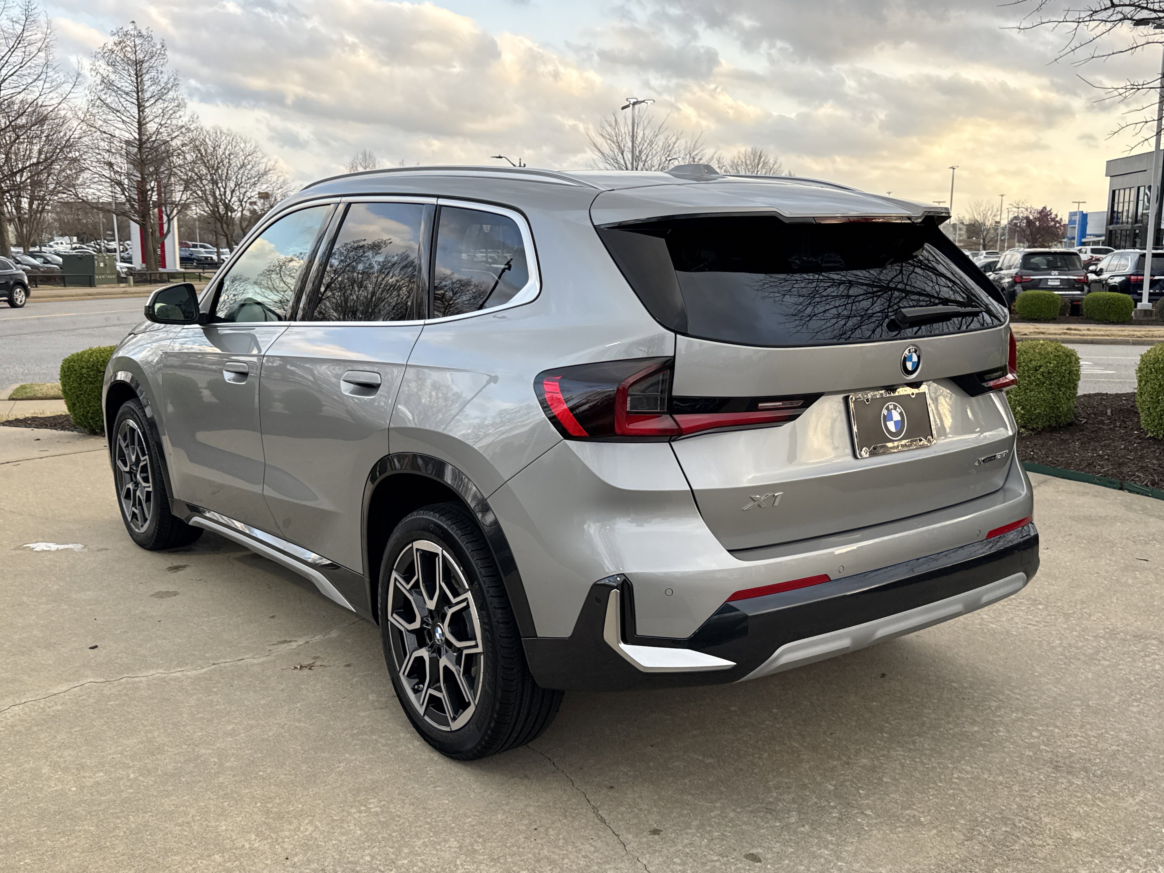 New 2026 BMW X1 xDrive28i AWD/4WD image 3