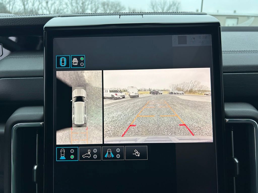 Used 2025 GMC Yukon Denali w/ Sun & Power Step Package image 7